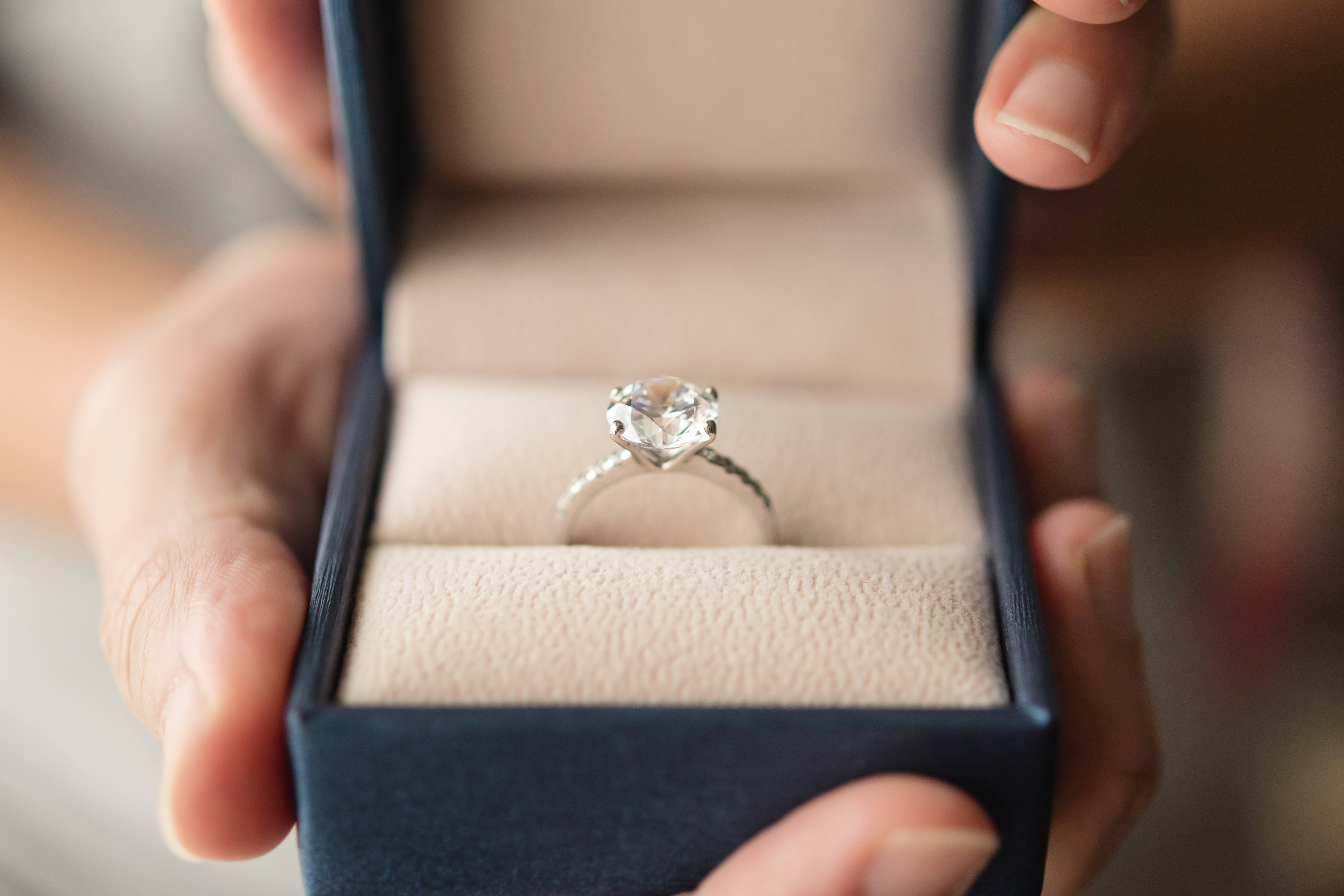 How to Save Money When Buying Engagement Rings